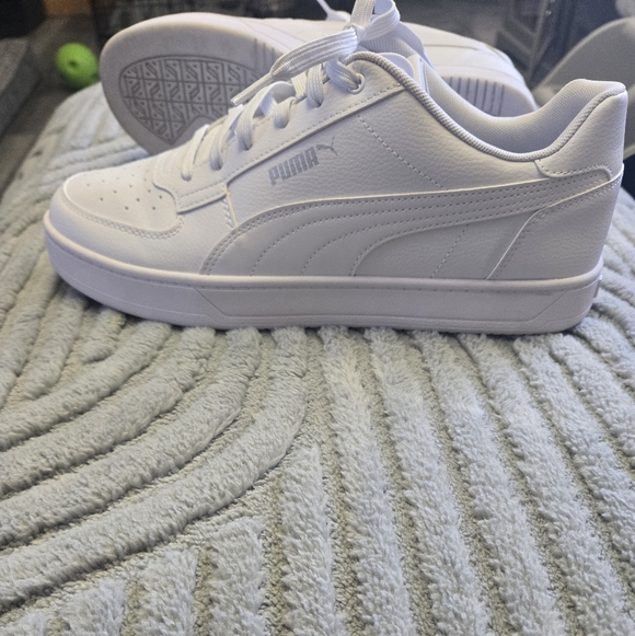 Puma Men's All White Sneakers Size 10.5 Like New - Picture 2 of 7